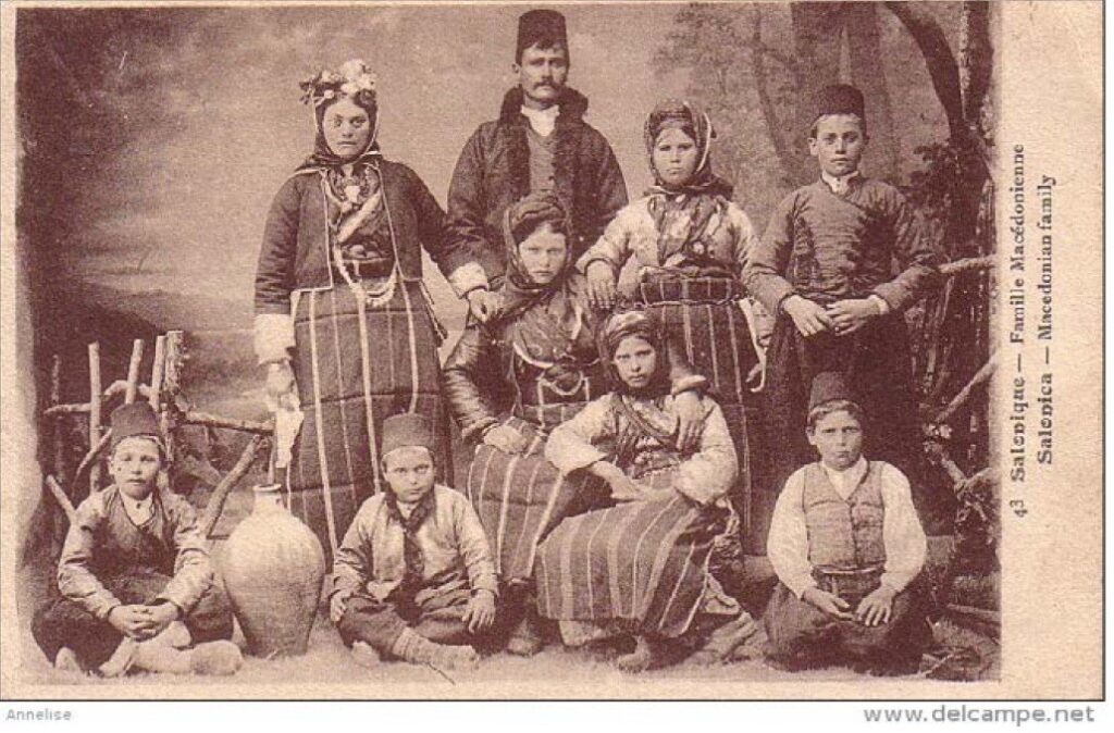 3 Pau2 Zepdji XIX XX Bulgarian Macedonian Greek family from Thessaloniki photograph 1890