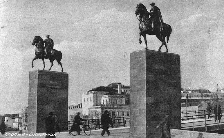 Споменици на крал Петар и Александар, Скопје 1937, бронза.